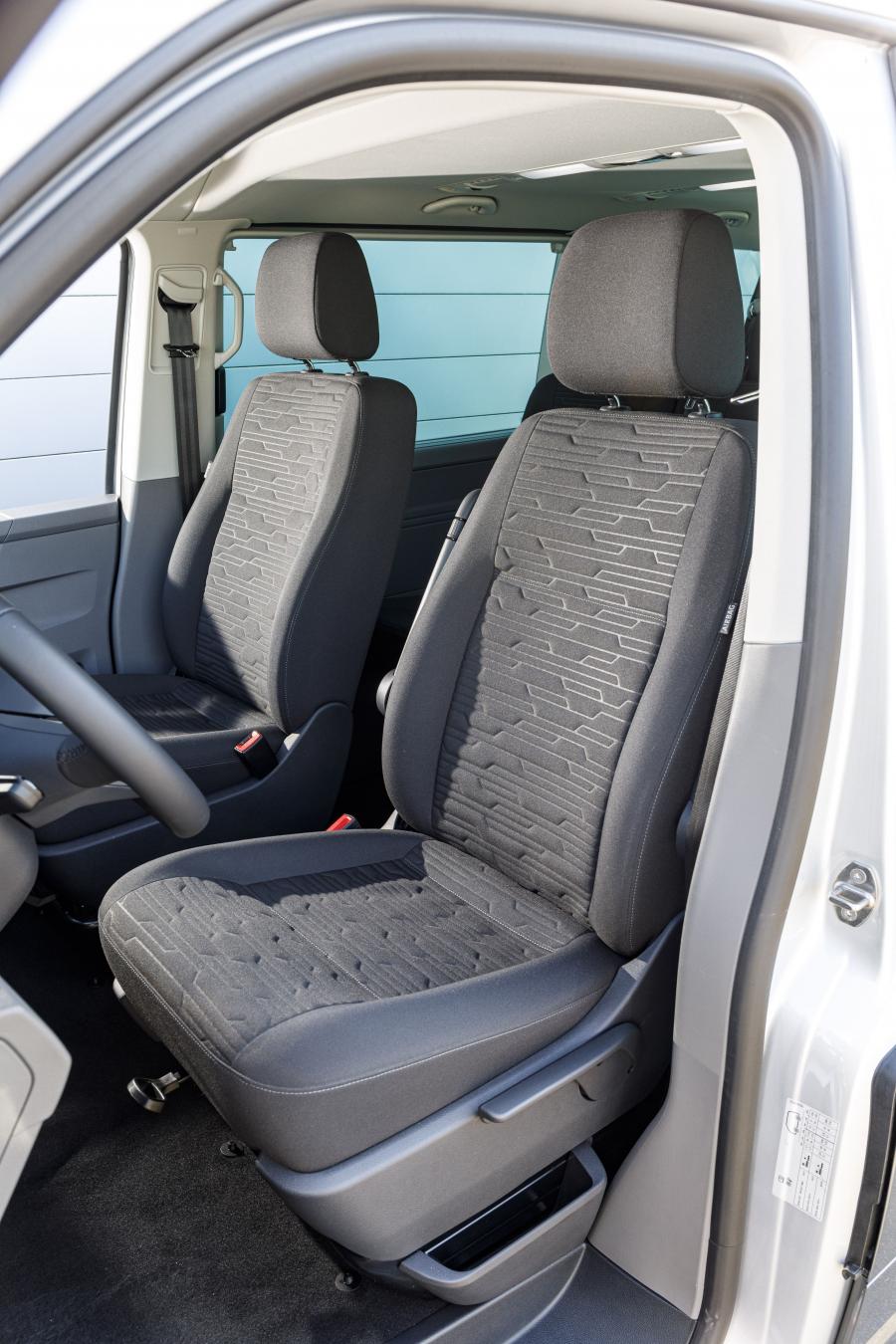 Интерьер Volkswagen Caravelle LWB (T6.1) 2019 года  (WW) (фото 5 из 12)